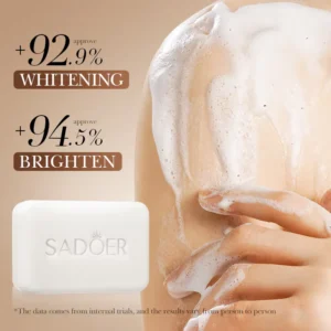 SADOER Niacinamide Arbutin Soap Bar and rich lather on skin for visible brightening care.