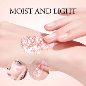 SADOER Dragon Blood Face Cream swatched on a hand showing its moist, lightweight texture.